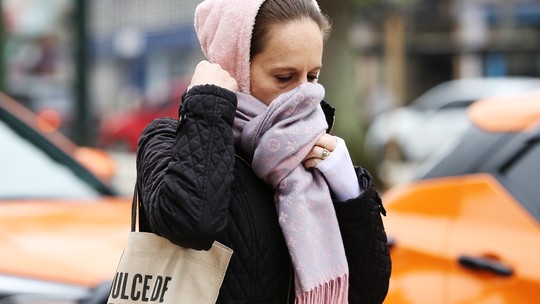 Fim do frio? Veja como fica o tempo até segunda e quais regiões vão ter alívio na 'friaca' - Fim de semana deve começar com cara de inverno em várias capitais do Centro-Sul, mas algumas cidades já devem sentir um certo alívio no frio ao longo dos próximos dias, especialmente nas tardes.