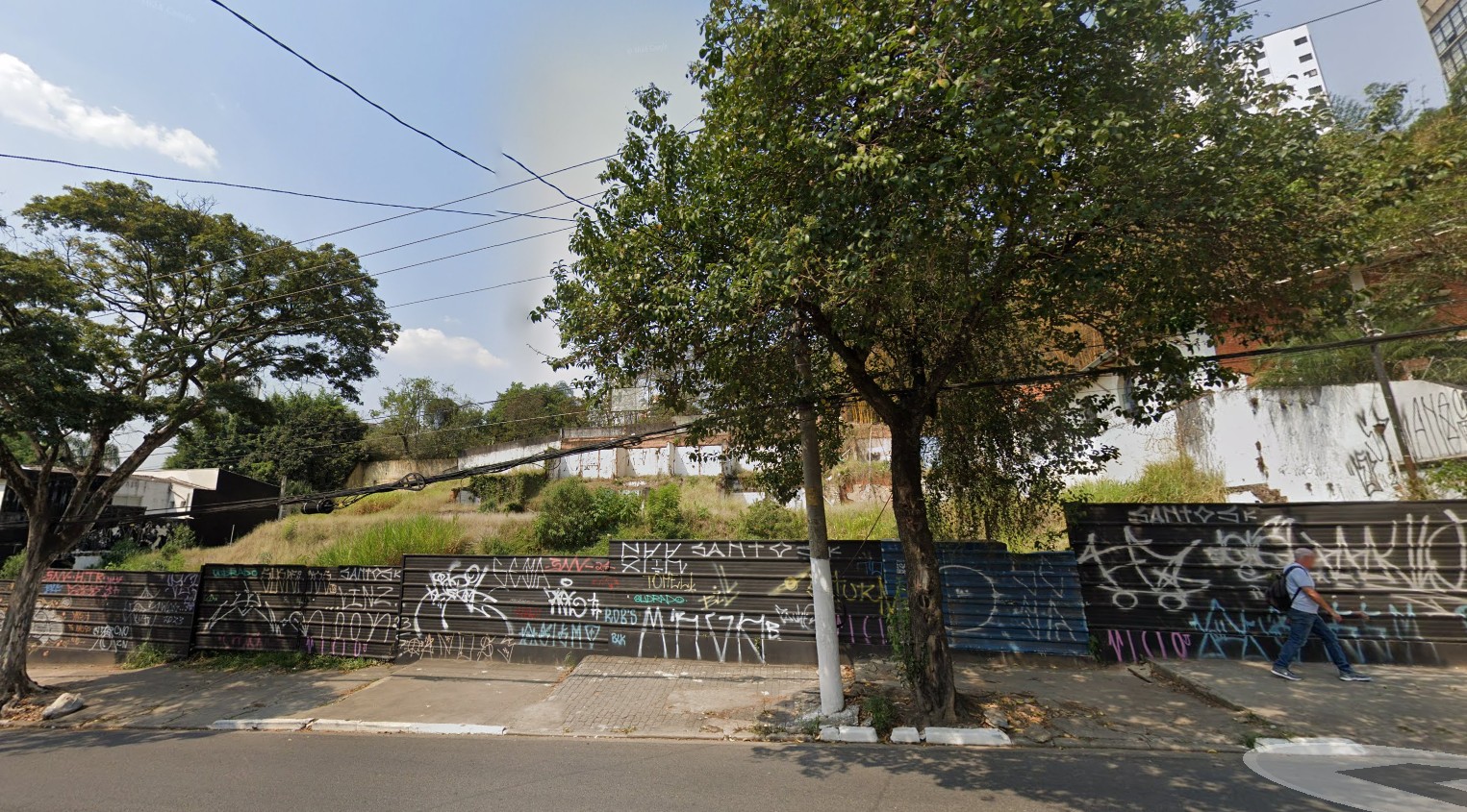 Justiça proíbe construção de prédio de 22 andares em SP após perícia contrariar prefeitura e apontar nascentes no local