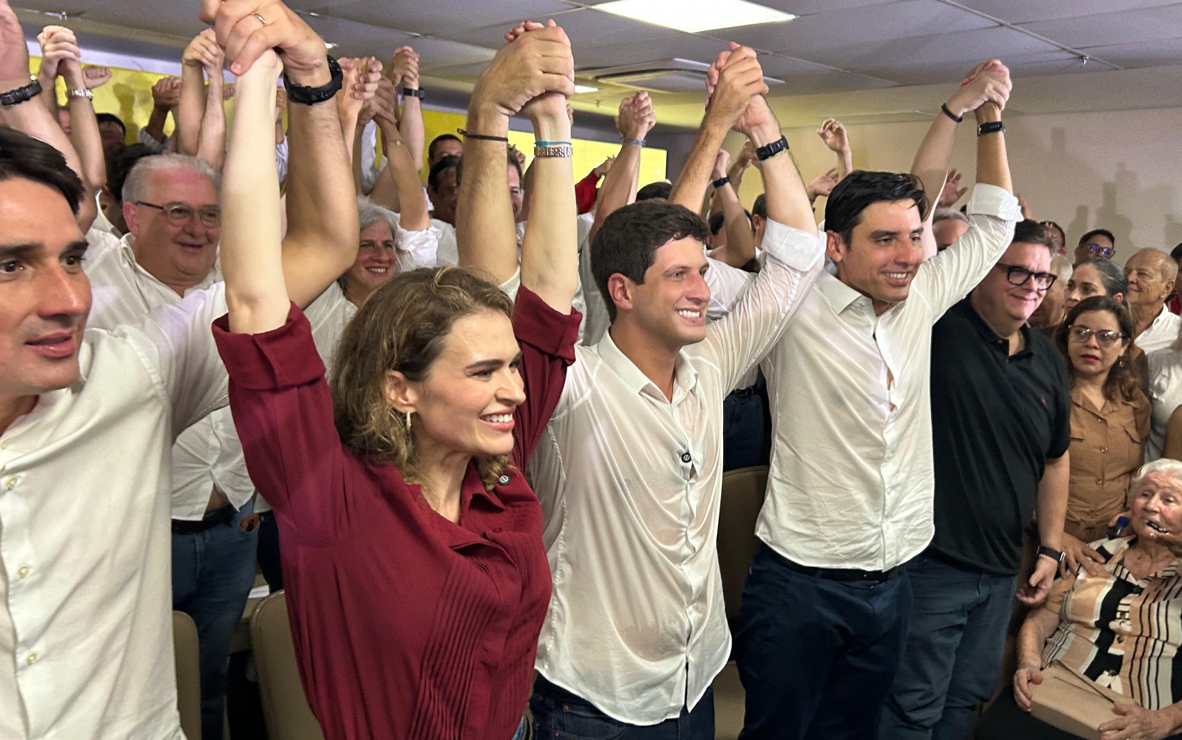 'Cheio de esperança', diz João Campos ao lançar pré-candidatura ao governo de PE em chapa com Marília Arraes e Humberto Costa na disputa pelo Senado