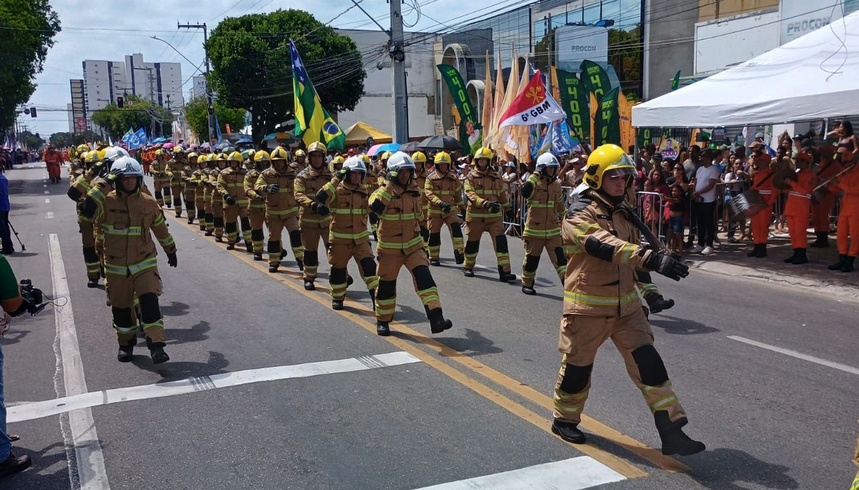 Independência do Brasil: Desfile Cívico reúne estudantes e militares em Aracaju
