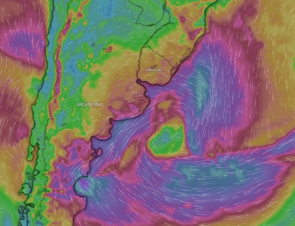 Mapa mostra a circulação do ciclone extratropical no oceano Atlântico, próximo ao Sul do Brasil, nesta sexta-feira (8). — Foto: Windy.com/Reprodução