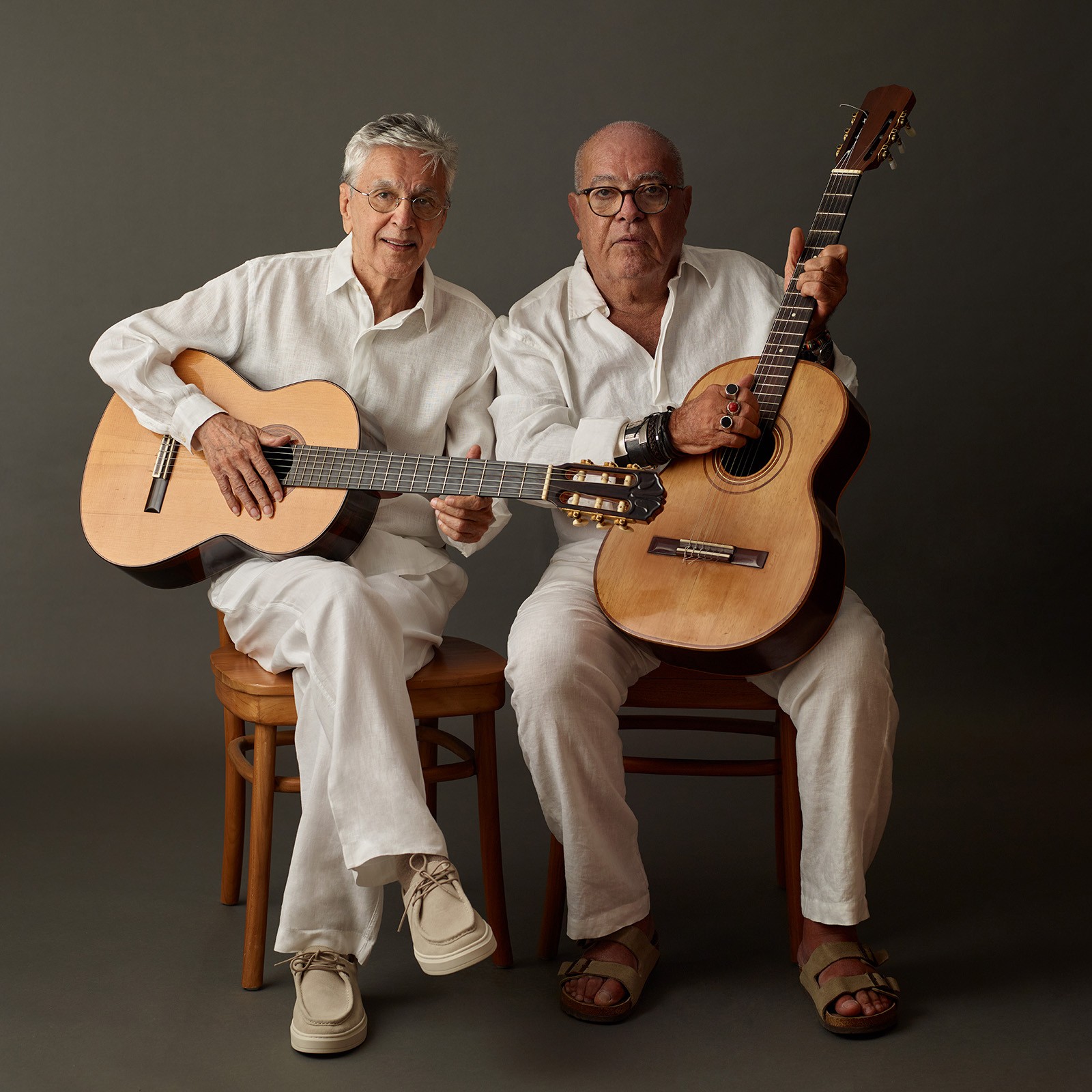 Cézar Mendes alinha parcerias com Arnaldo Antunes em álbum produzido por Mario Adnet com ícones da MPB como Caetano Veloso e Chico Buarque