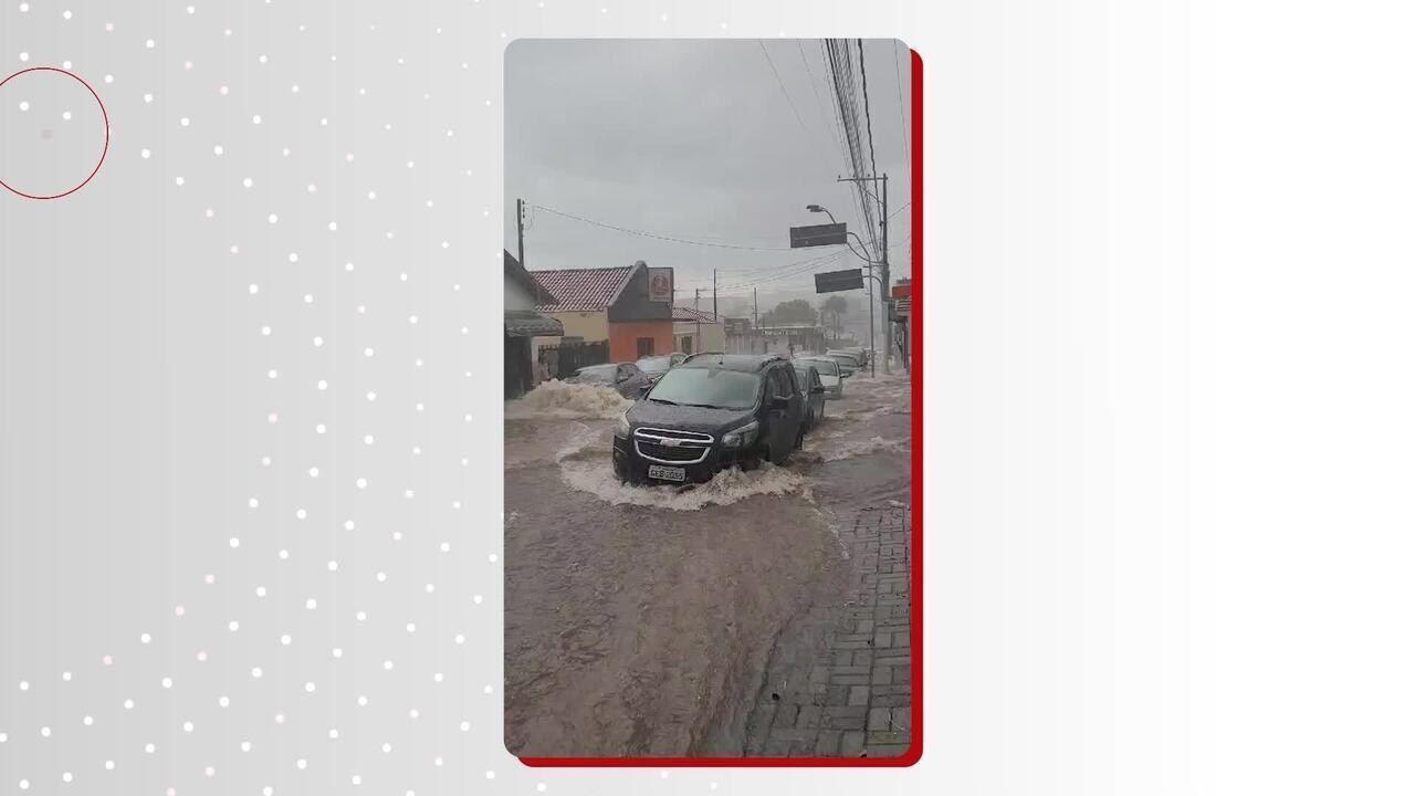 Vídeo: Chuva atinge São Pedro, causa enxurrada e invade loja 