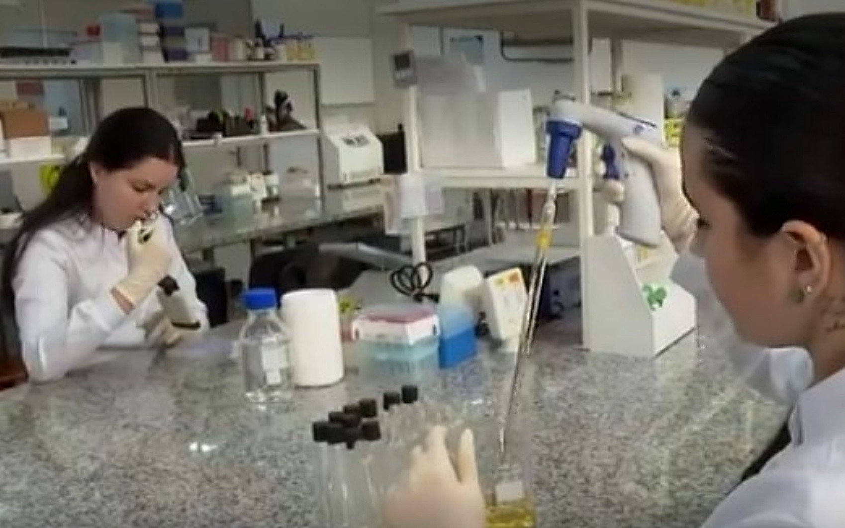 Universidade usa nanopartículas para aumentar rendimento de vacinas em até 100 vezes em MG