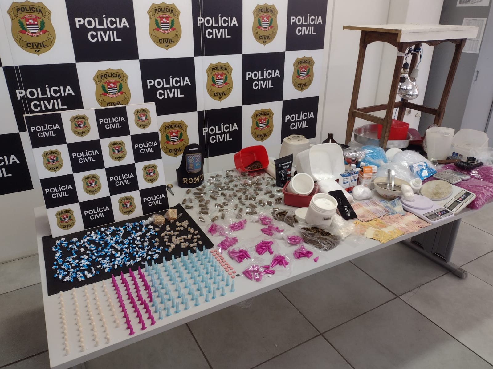 Operação da Polícia Civil desfaz laboratório do tráfico de drogas e prende cinco suspeitos em Limeira 