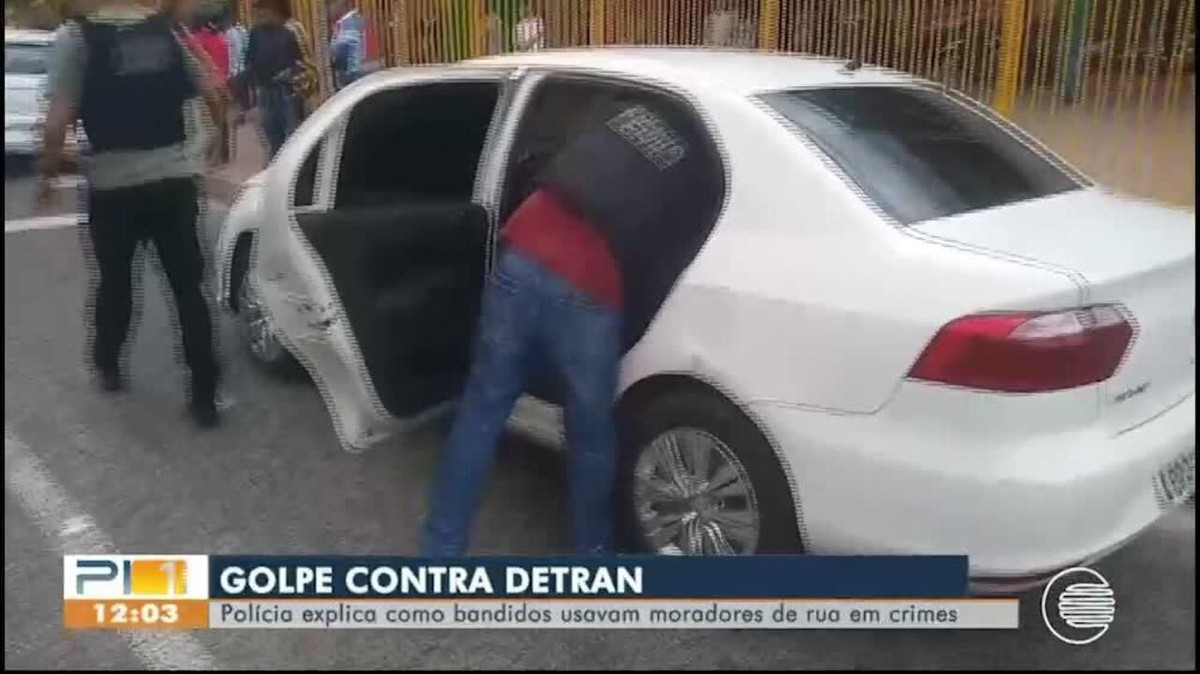 Grupo recrutava moradores de rua para retirar veículos do pátio do