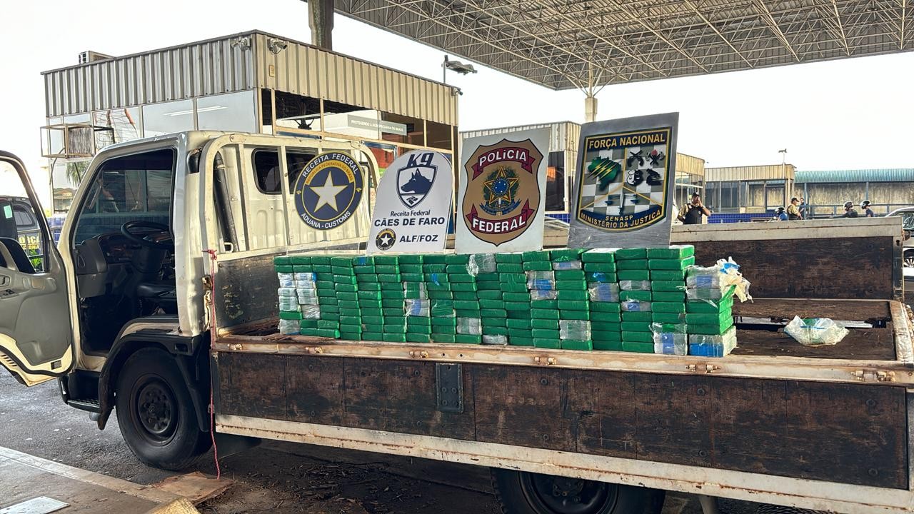 Paraguaio é preso com 180 kg de cocaína escondidos em fundo falso de caminhão na Ponte da Amizade 