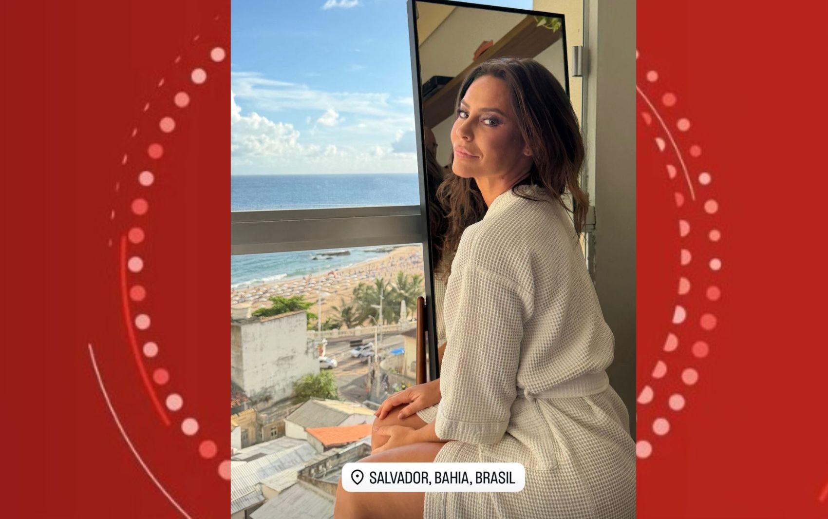 Paolla Oliveira recebe elogios ao chegar em Salvador para curtir carnaval e posar de roupão: 'Que mulher é essa?'