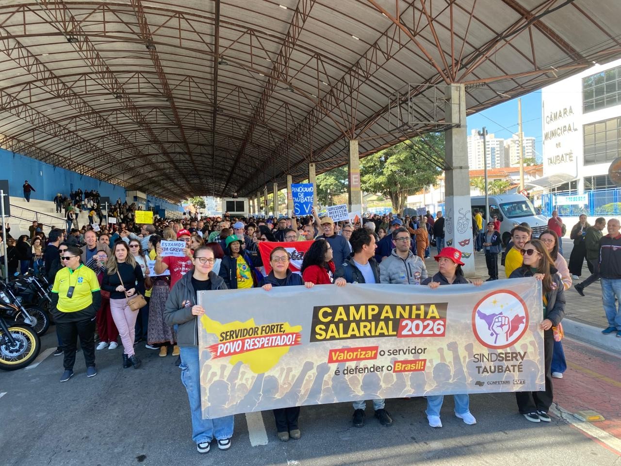 Greve dos servidores de Taubaté entra na segunda semana com impacto em escolas e postos de saúde