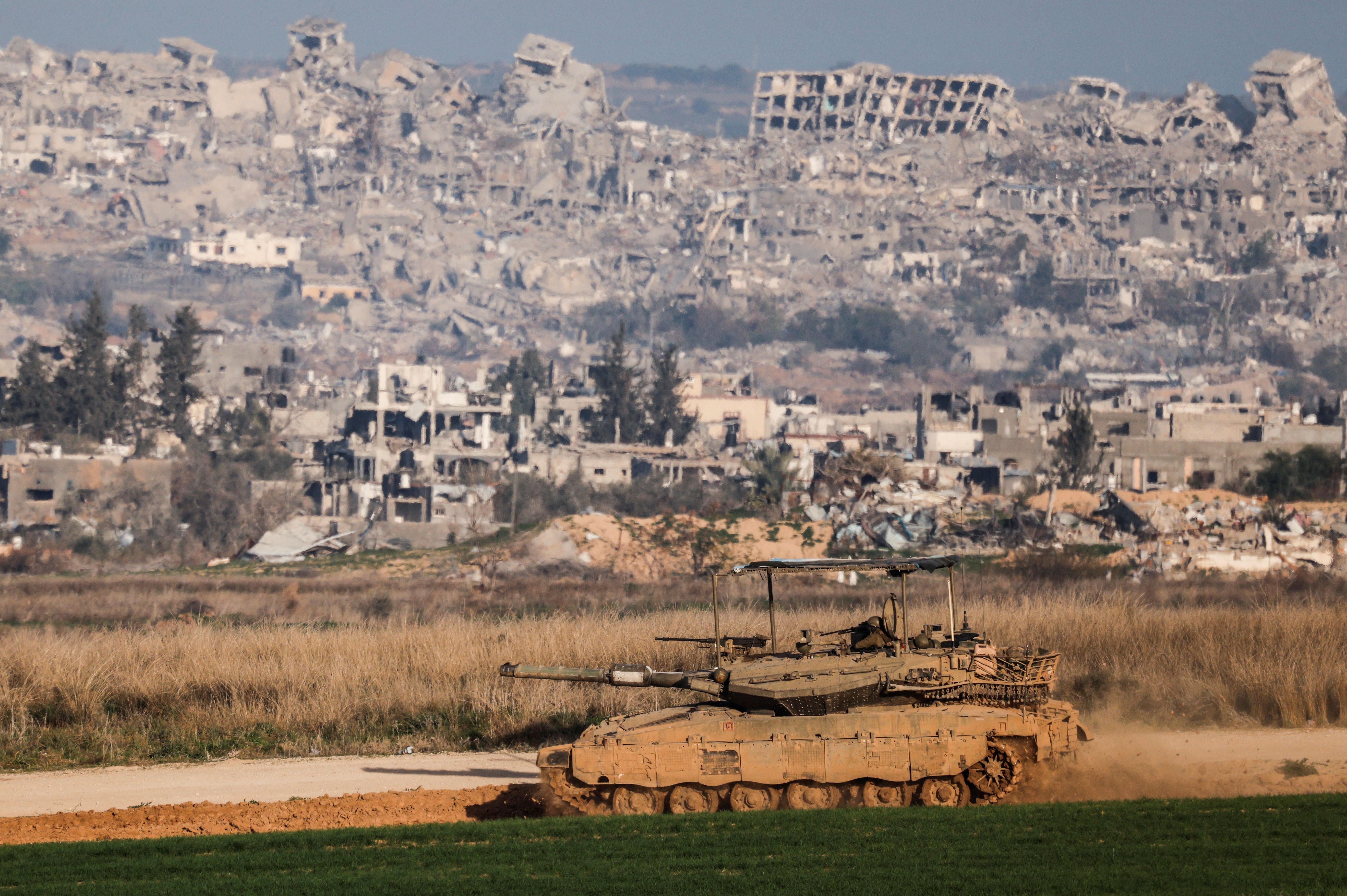 Após Netanyahu prometer 'ir até o fim', Israel inicia ampla operação terrestre no sul e norte de Gaza
