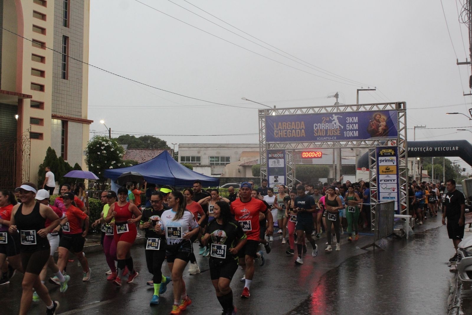 ‘Treino do Padre’: fiéis celebram dia de São José com corrida e chuva no interior do Ceará