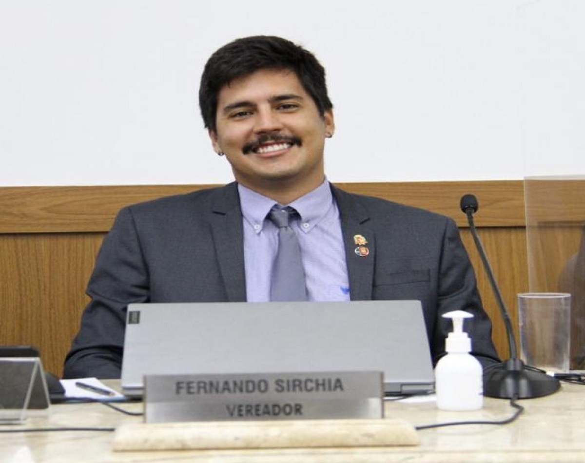 Homem armado se passa por pesquisador, rende vereador em casa e rouba celular em Assis