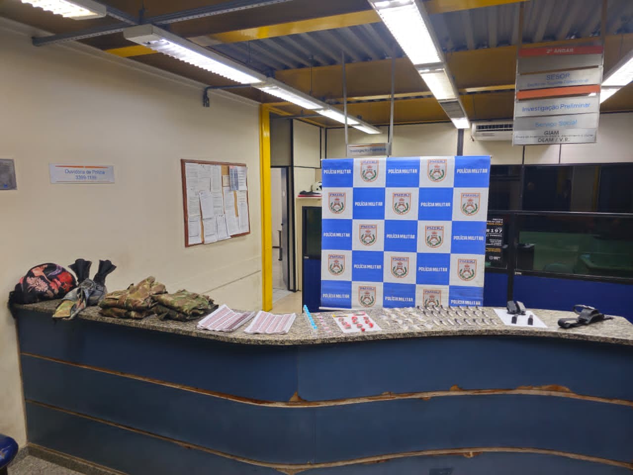 Armas e drogas são apreendidas em Barra Mansa