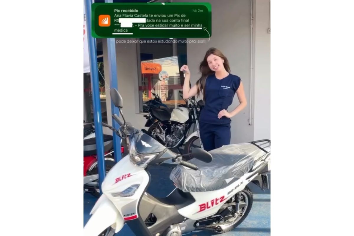Ana Castela faz PIX e dá de presente moto à amiga de infância; veja fotos
