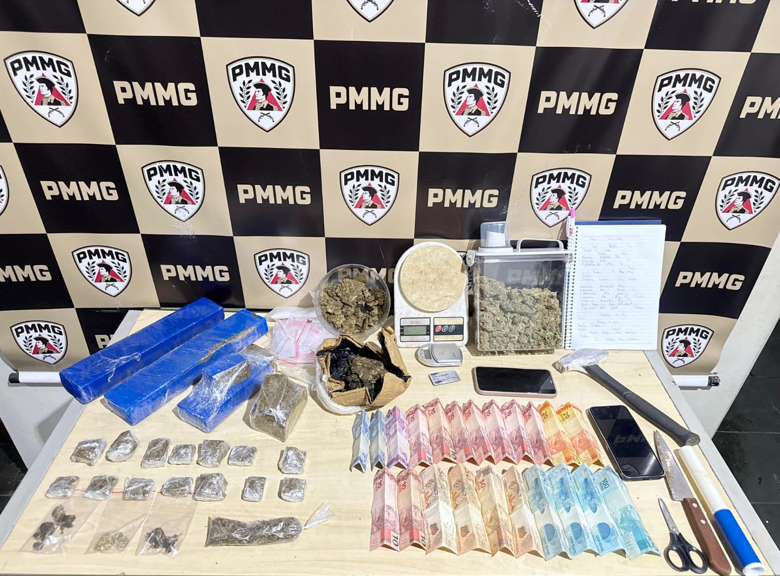 Skunk é apreendido e jovem é preso por tráfico em Três Marias