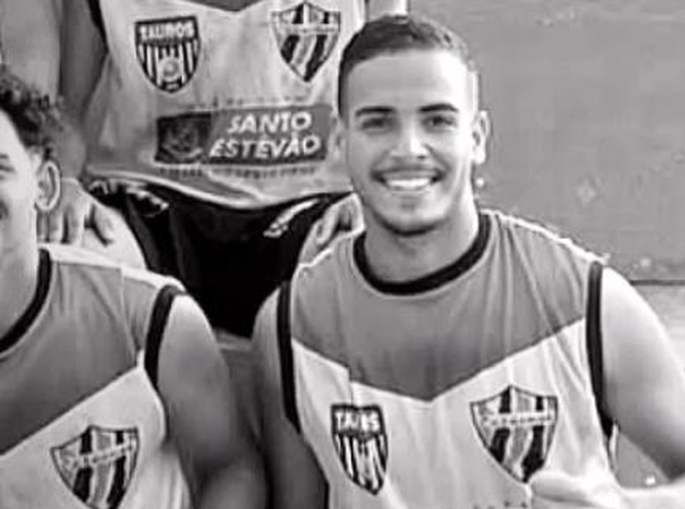 Jogador de futebol amador é morto a tiros em motocicleta no interior da Bahia — Foto: Reprodução/TV Bahia