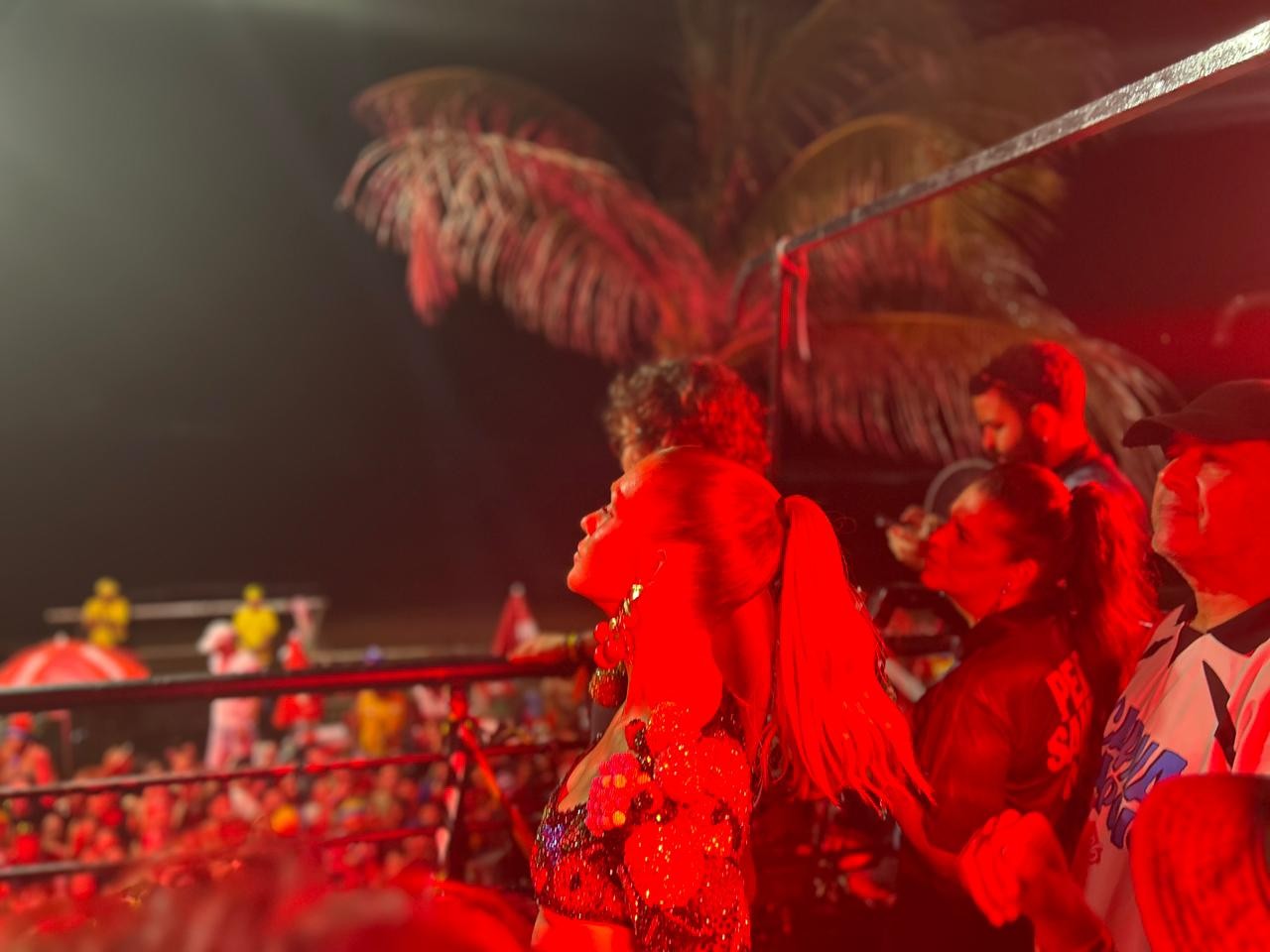 Marina Ruy Barbosa curte no trio do DJ Pedro Sampaio no carnaval de Salvador 