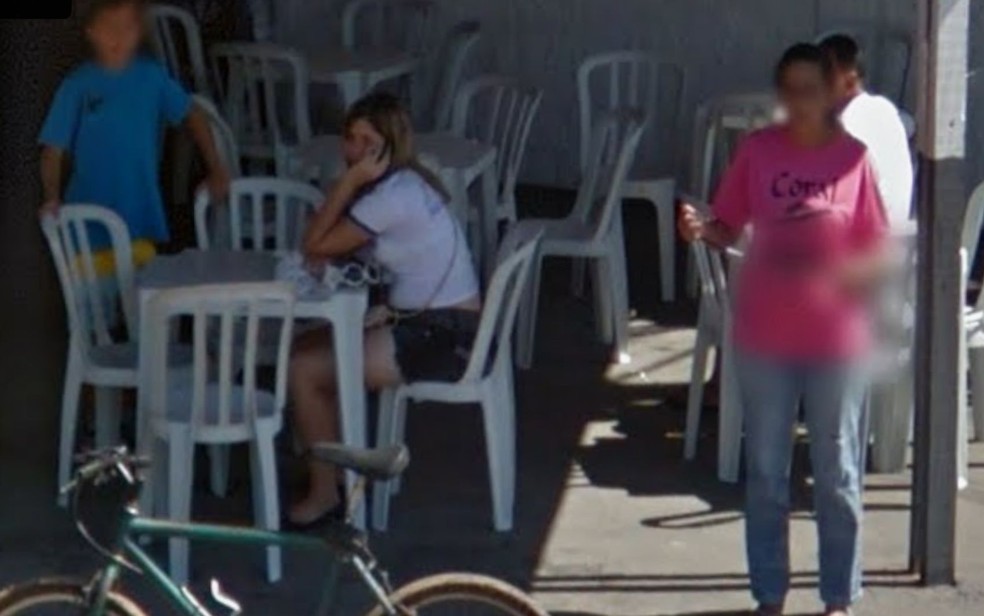 Marília Mendonça e João Gustavo em bar da mãe, em 2011, em Goiás — Foto: Reprodução/Google Street View