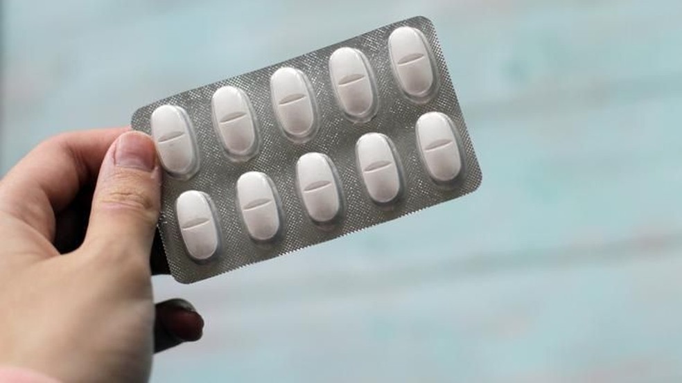 O paracetamol está entre os medicamentos isentos de prescrição mais vendidos em vários países — inclusive no Brasil — Foto: Getty Images