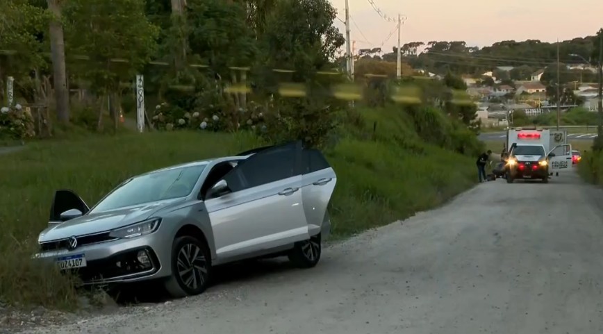 Mulher é morta a tiros pelo marido no meio da rua em Curitiba