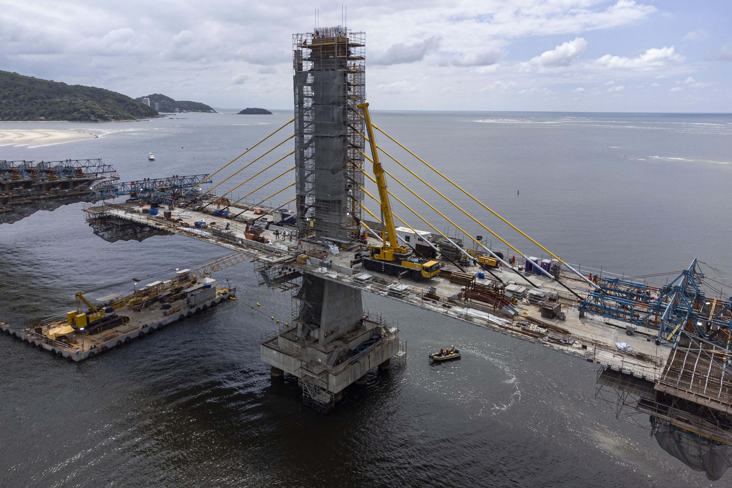 Obras da ponte de Guaratuba chegam a 85%; veja imagens da construção