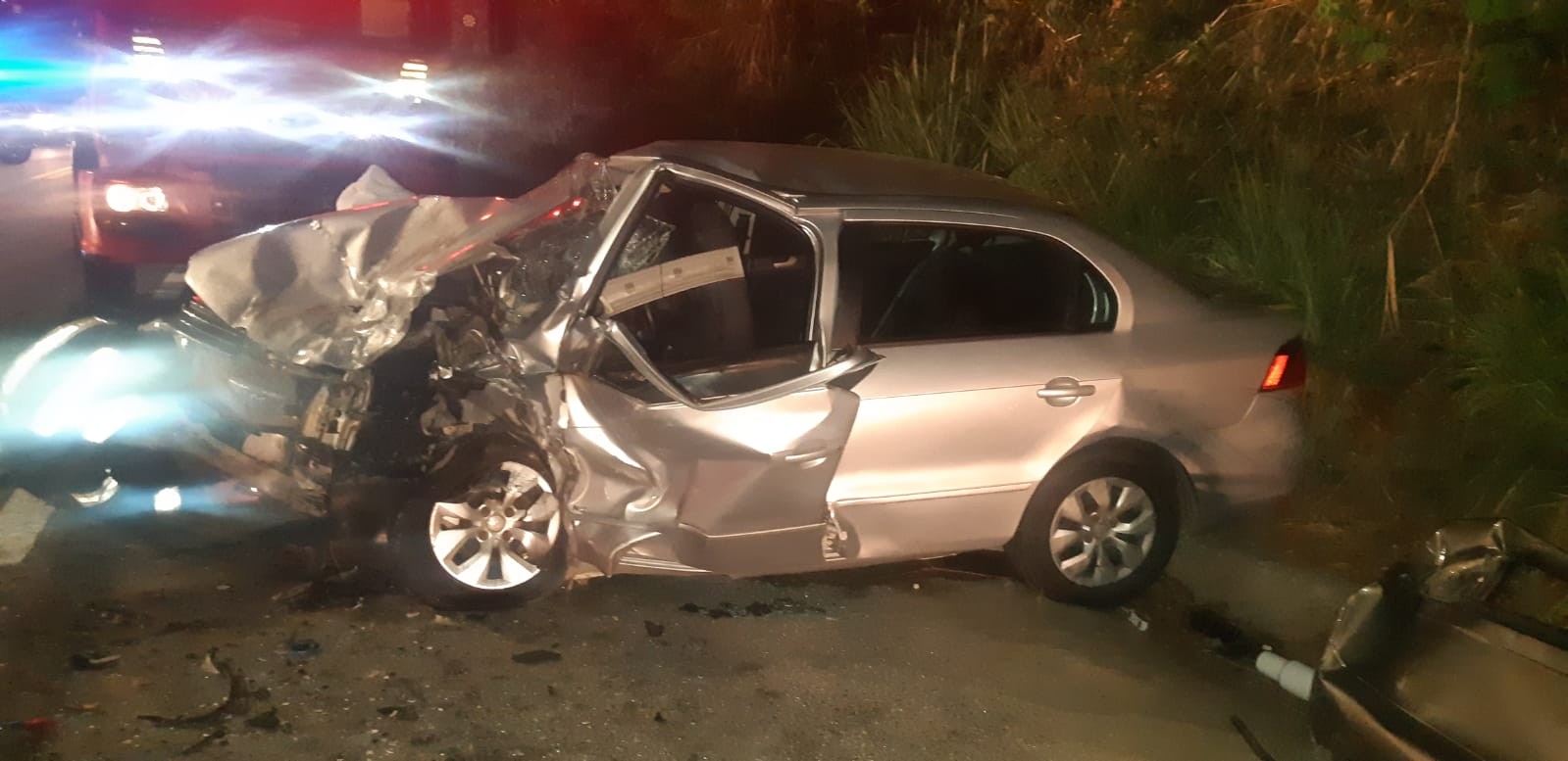 Colisão frontal entre carros deixa seis feridos na BR-104, em Caruaru