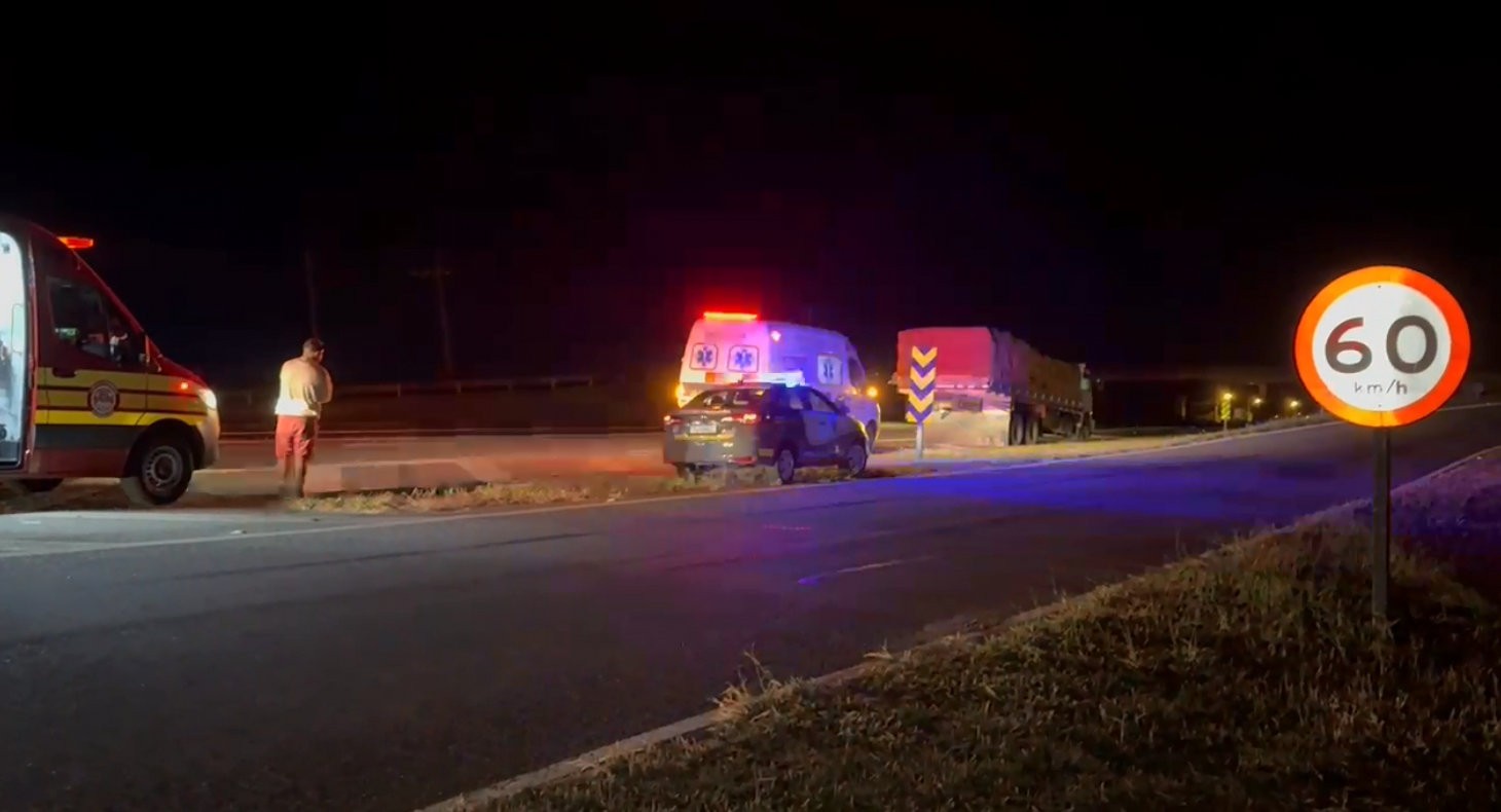 Motorista morre após caminhão atingir traseira de outro carregado com 15 toneladas de polvilho 