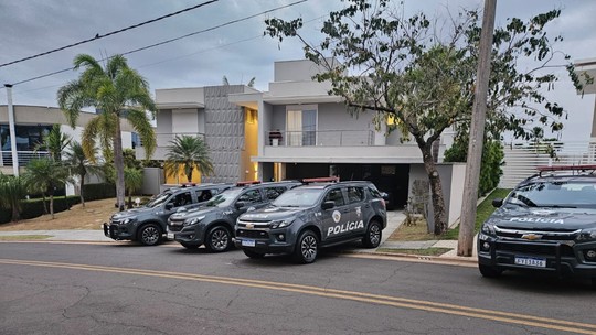 Alvo destruiu celular durante buscas em investigação de plano do PCC para matar promotor em Campinas - Ação foi deflagrada após denúncia anônima de atentado contra promotor do Gaeco, diz MP. Investigação aponta que um dos principais articuladores do plano está foragido há anos.
