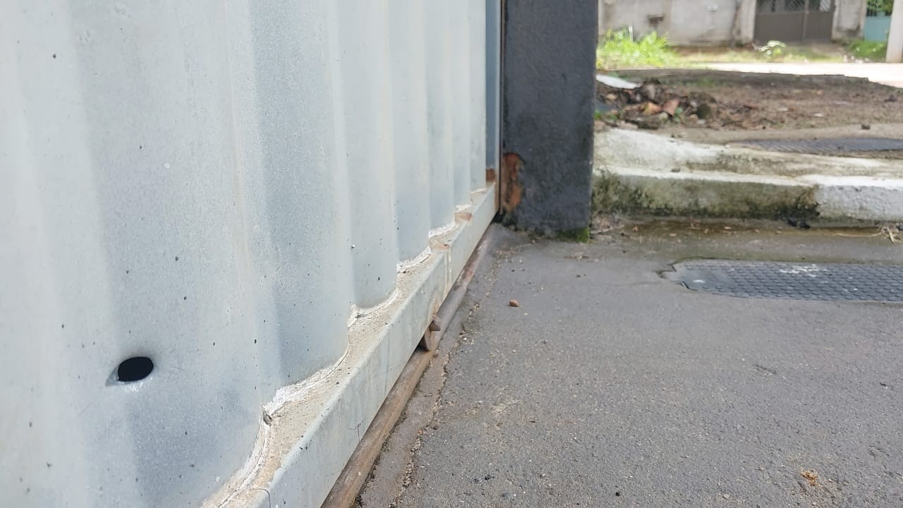 Adolescente de 15 anos é baleado nas costas e deixado na porta de casa, na Serra