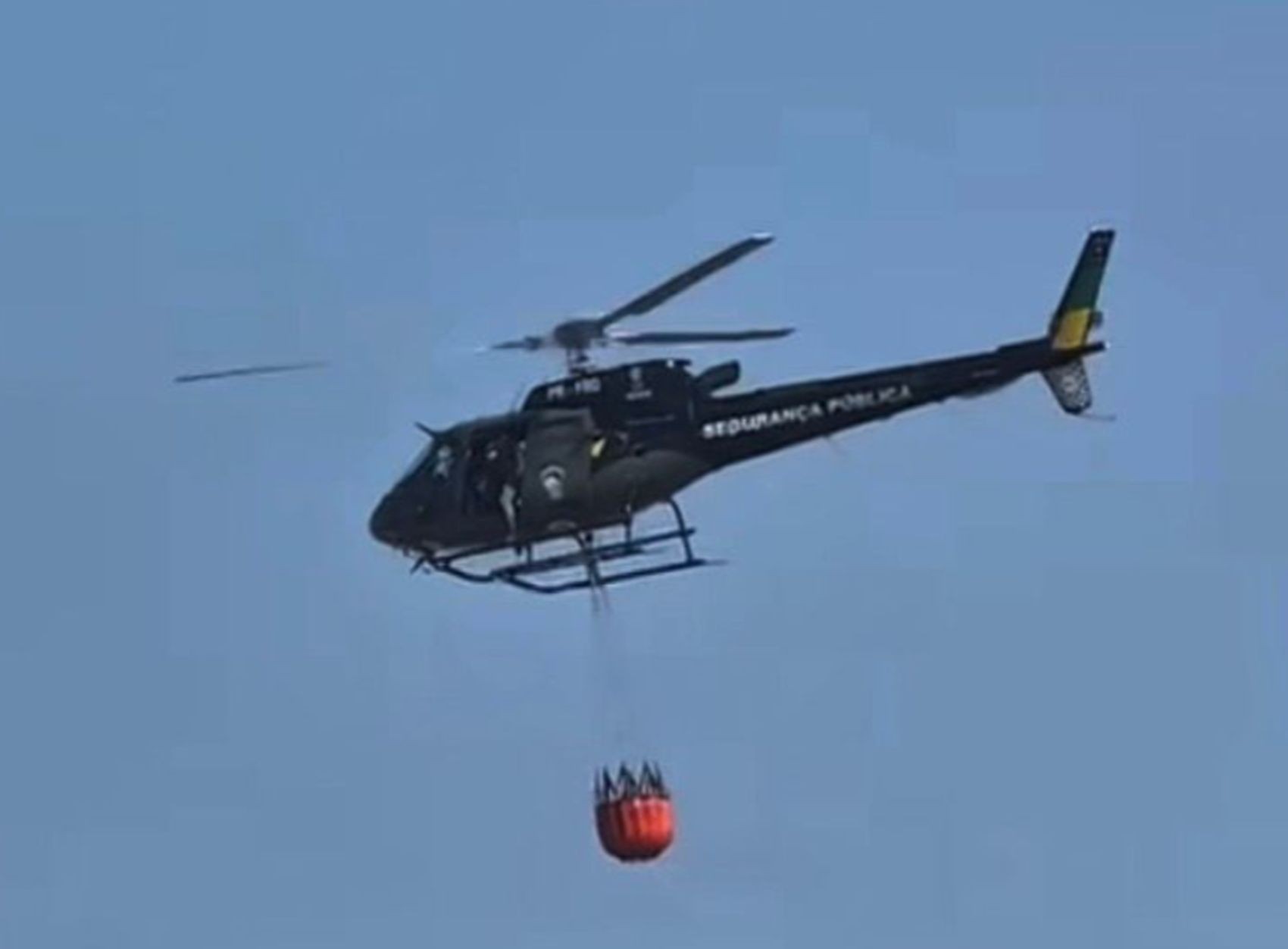 Fogo em vegetação prejudica trânsito e mobiliza bombeiros e GTA em Aracaju