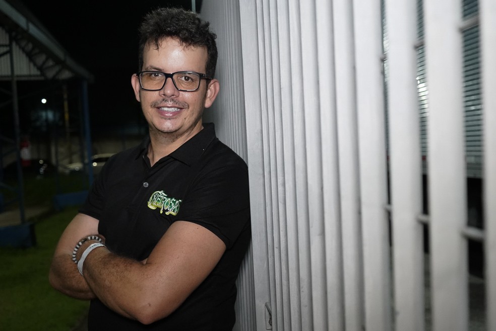 Oscar Felipe atua nos bastidores para fazer o espetáculo da Lumiar acontecer — Foto: Leandro de Santana/Especial