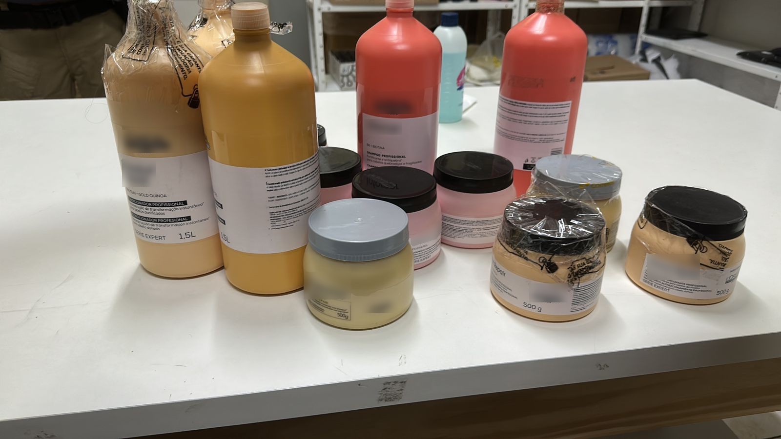 Denúncia de multinacional francesa faz depósito com cosméticos falsificados ser encontrado no Paraná