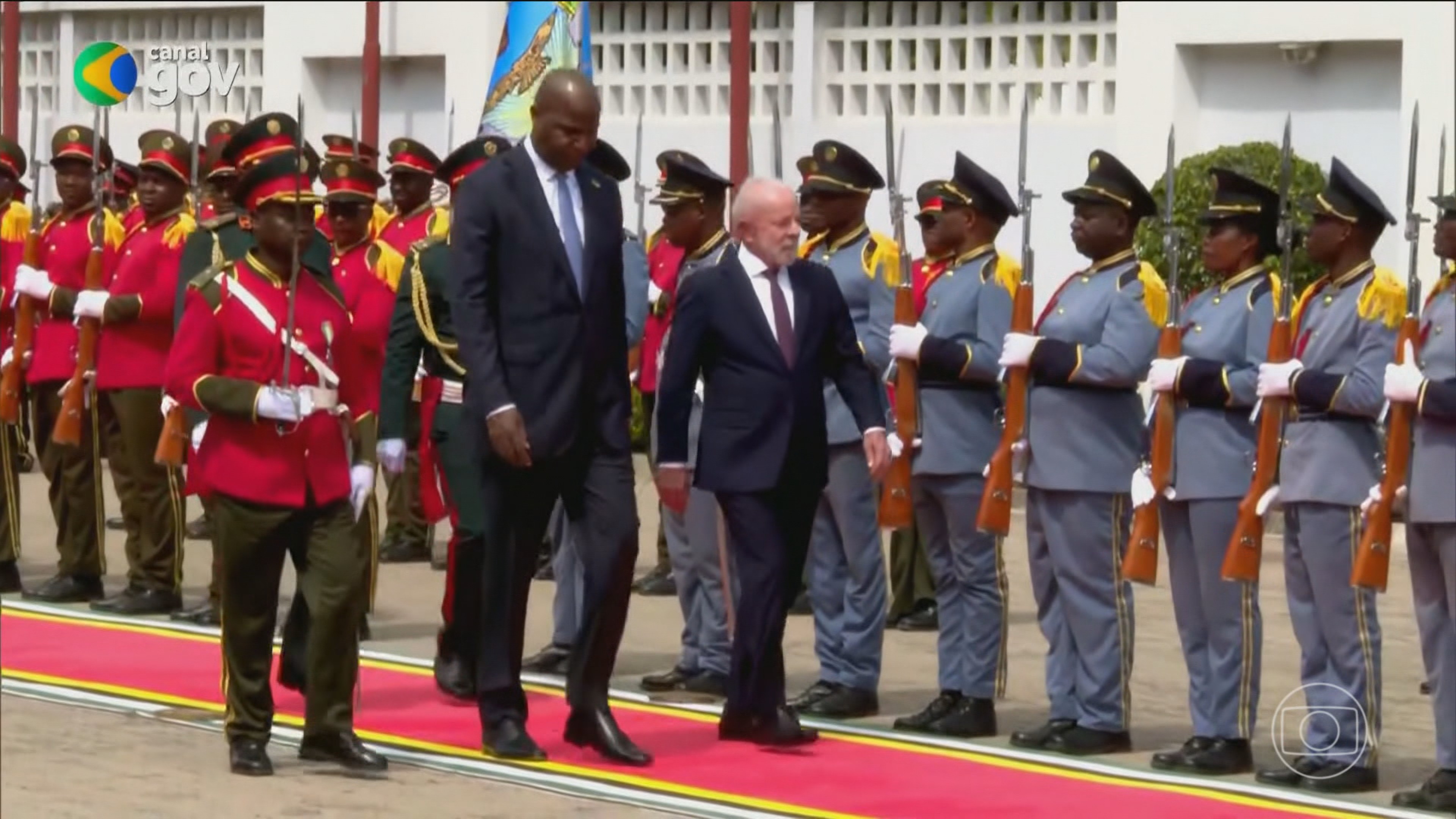 Lula afirma que Brasil pode ajudar no desenvolvimento de Moçambique e indica retomada de investimentos do BNDES na África