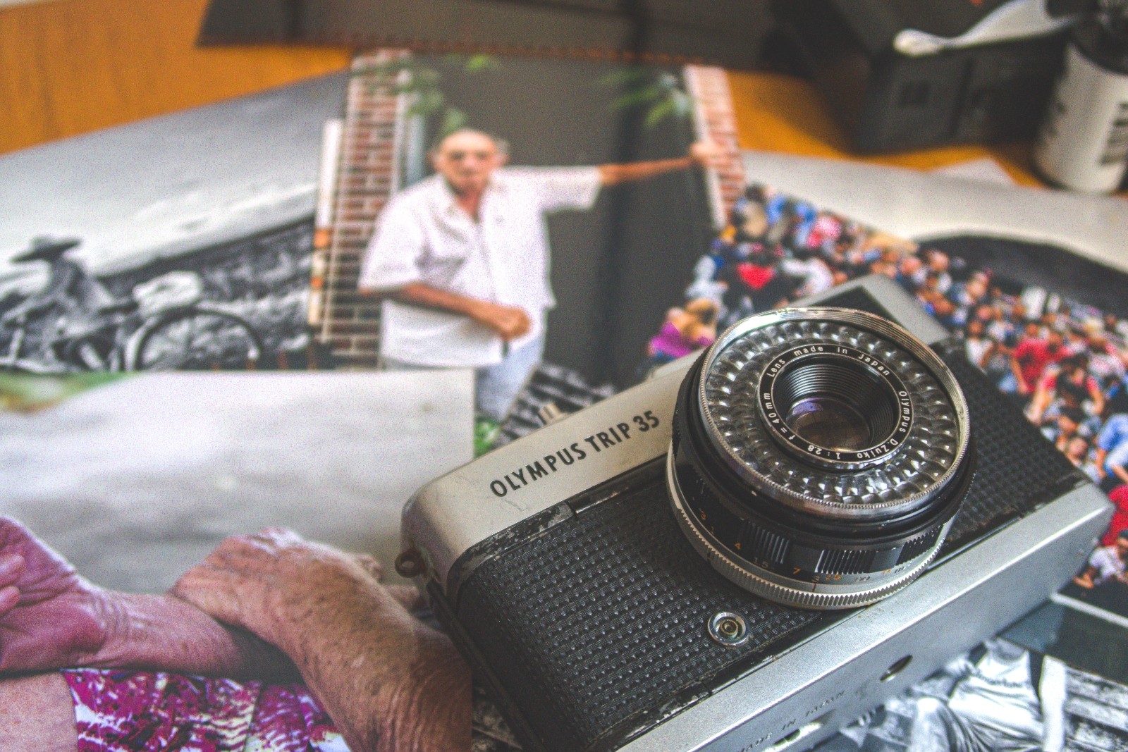 Dia Mundial da Fotografia: histórias de quem mantém álbuns e fotos físicas em tempos de registros digitais