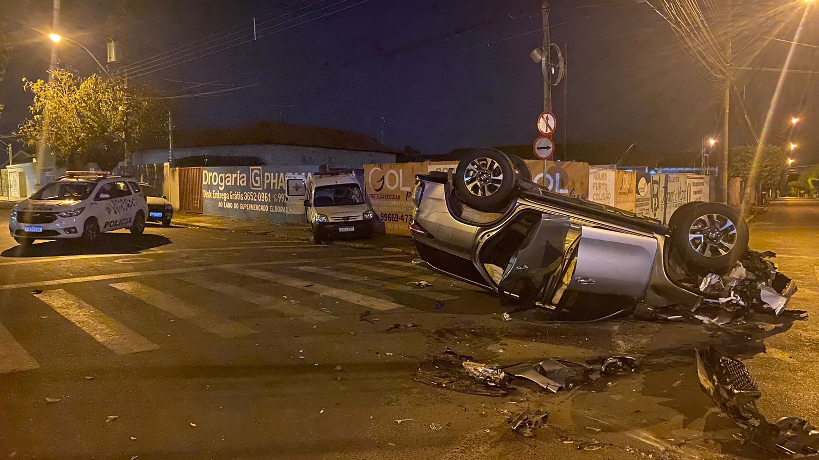 Adolescente é suspeito de causar acidente ao dirigir carro e bater contra ambulância da prefeitura em Penápolis