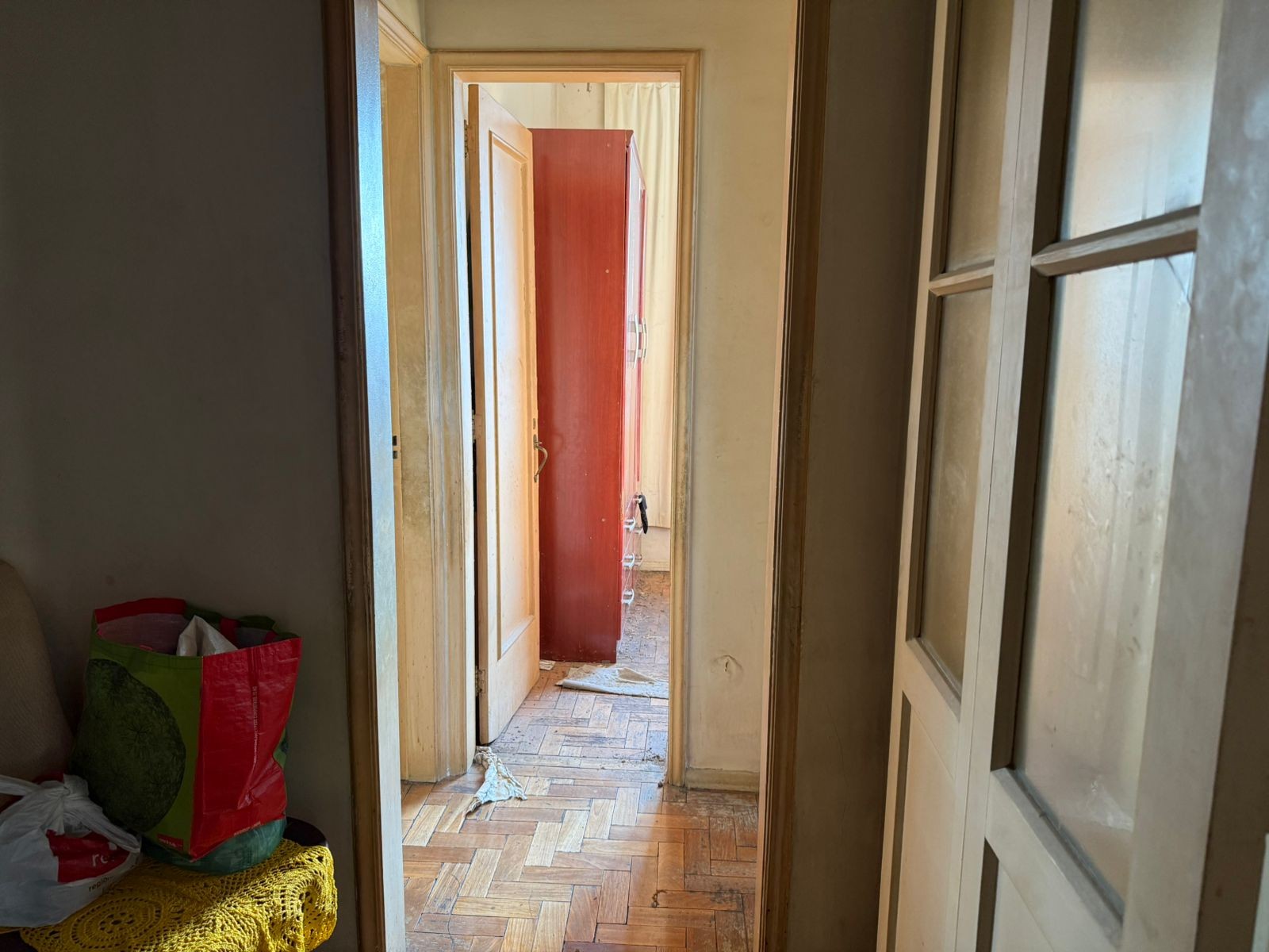 Testemunhas relatam discussões, recusa em deixar entrar no apartamento de idoso encontrado morto e briga por cartão de crédito
