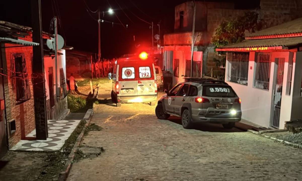 Jovem é assassinado e companheira e irmã adolescentes ficam feridas após casa ser invadida na Bahia