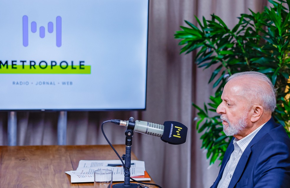 Lula durante entrevista à Rádio Metrópole, em Salvador — Foto: Ricardo Stuckert / PR