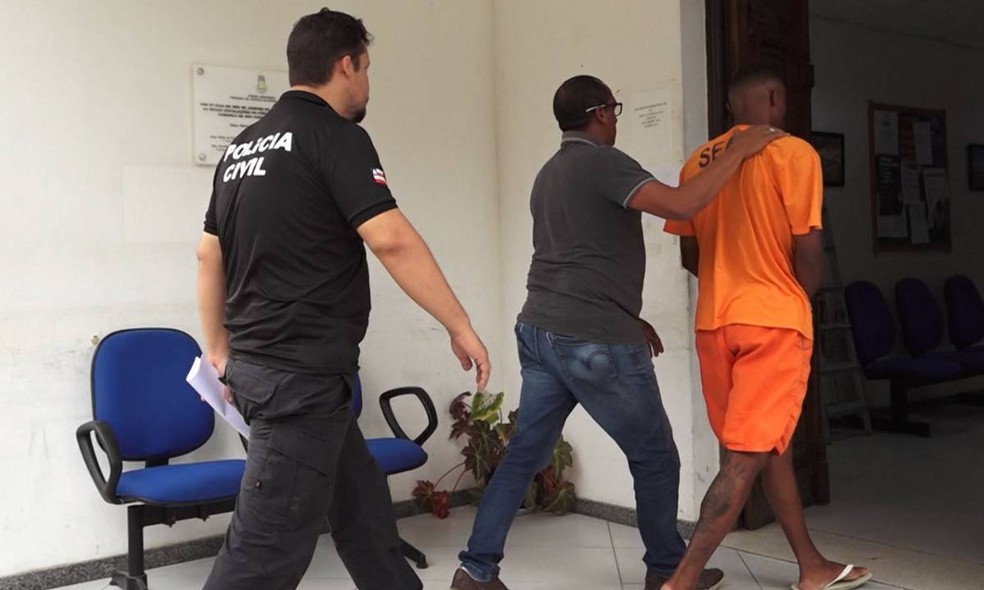 Homem acusado de matar namorada de 16 anos é absolvido e deixa prisão na Bahia — Foto: Reprodução/TV Subaé