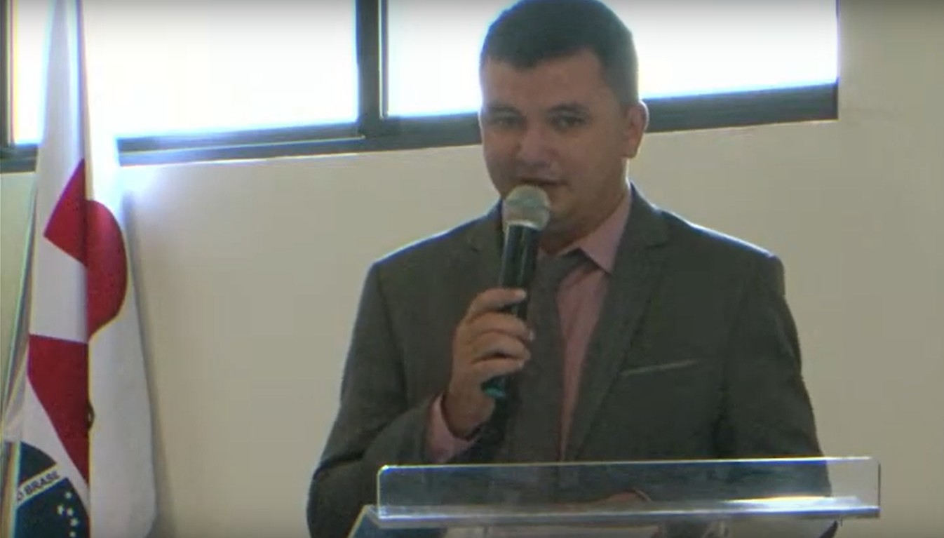 Vereador de Salgueiro critica aumento de cuidadores de crianças atípicas nas escolas; veja o vídeo