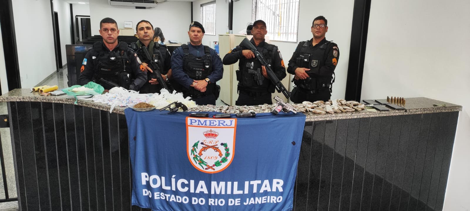 PM prende quatro homens e apreende drogas e armas em Natividade