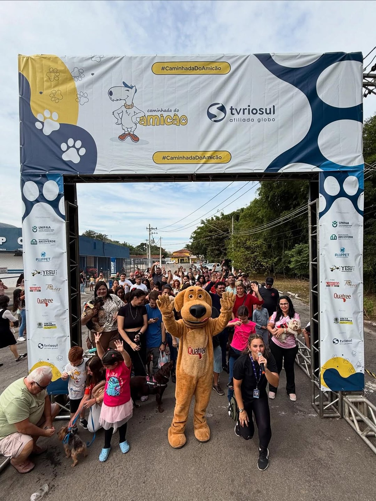 'Caminhada do Amicão' reúne famílias e animais de estimação em Volta Redonda; veja fotos 