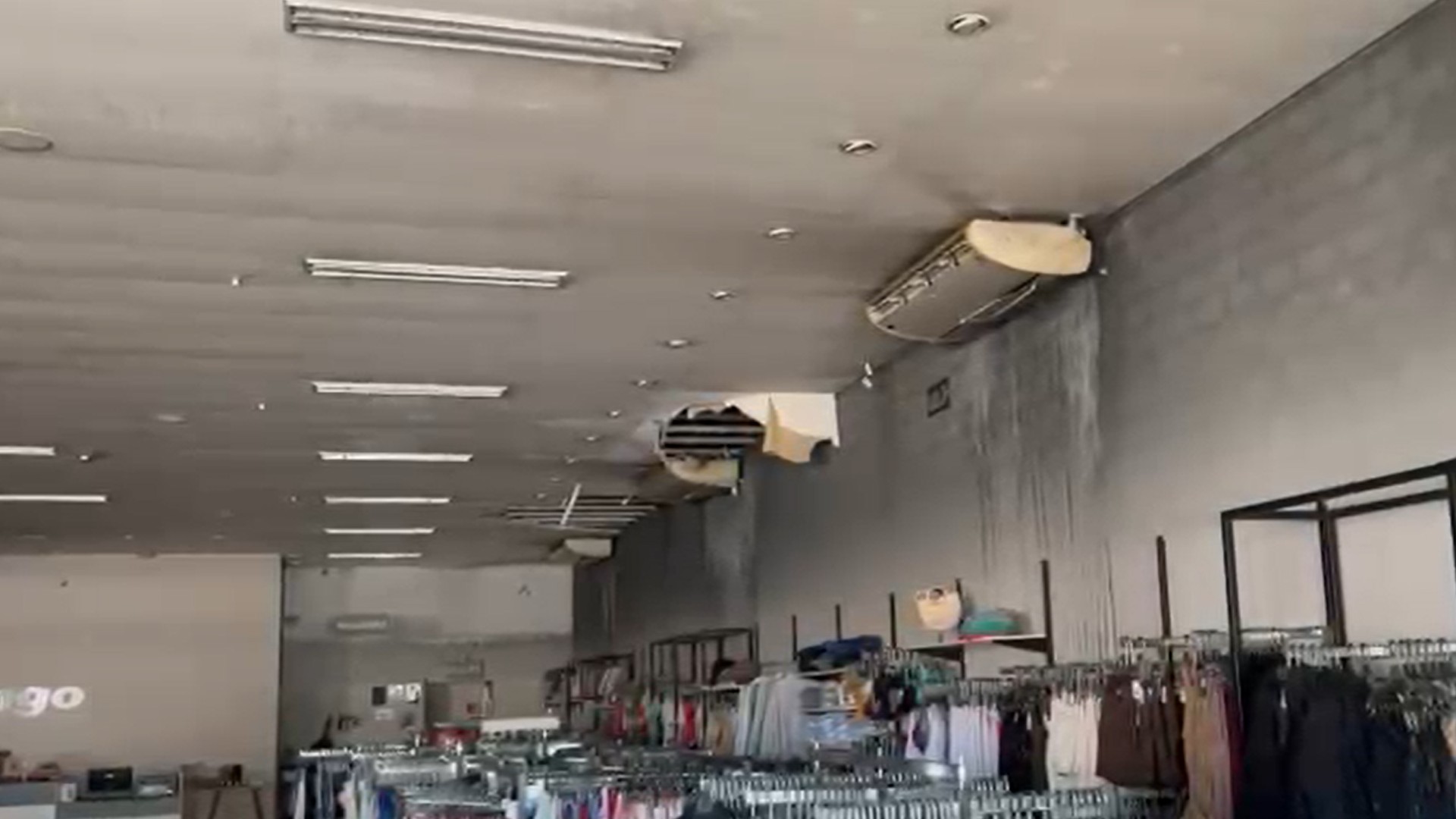 Incêndio destrói estoque de loja de roupas em Santa Fé do Sul