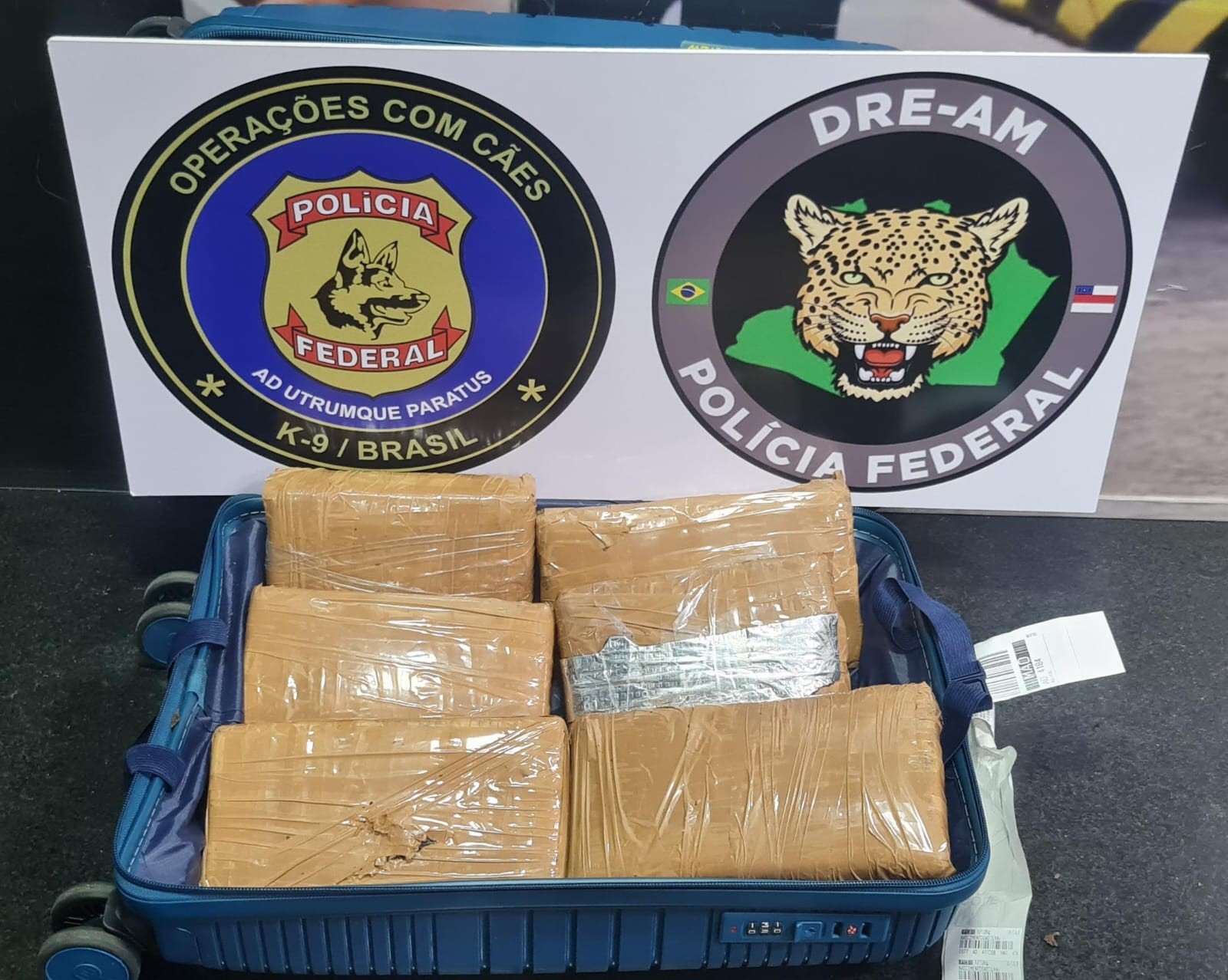 Mulher é presa com quase 8 kg de cocaína no Aeroporto Internacional Eduardo Gomes em Manaus