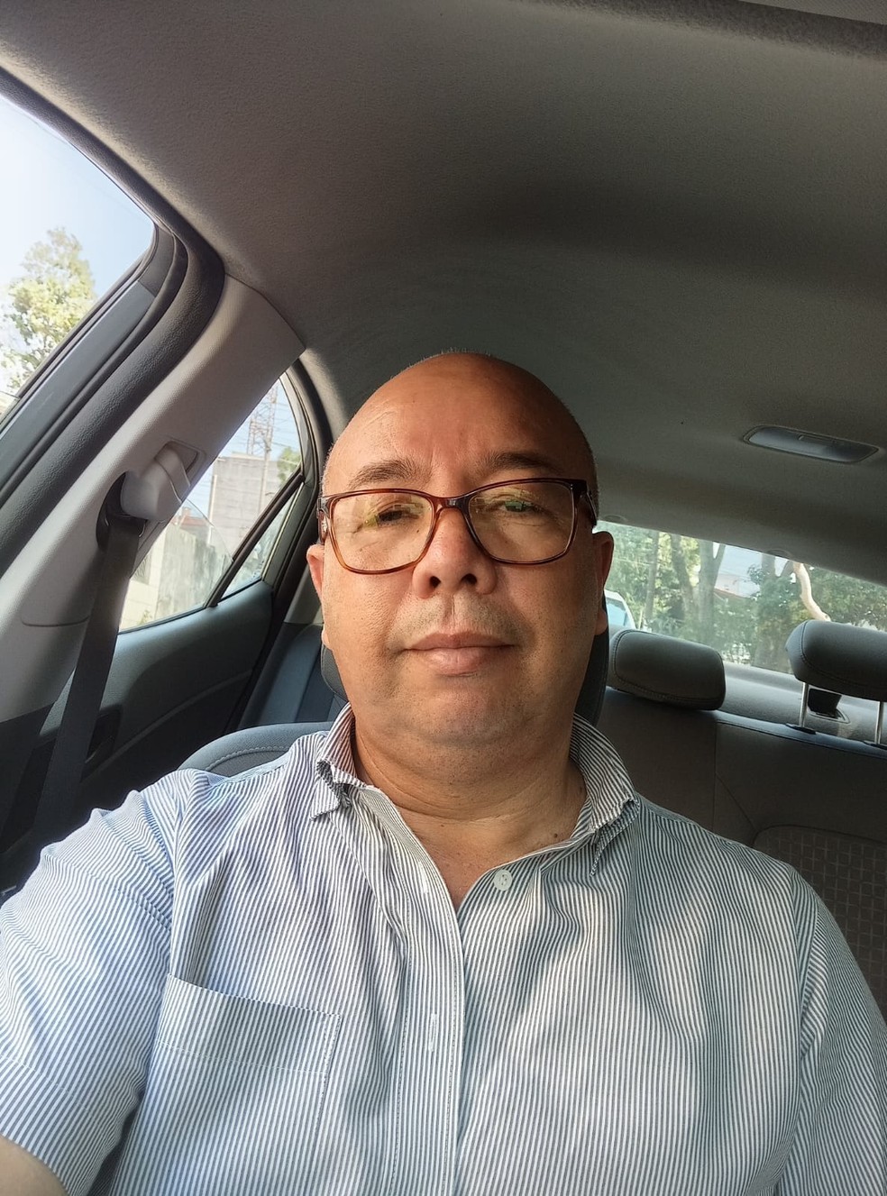 José Flávio trabalha como motorista de app enquanto aguarda resposta a pedido de aposentadoria — Foto: Acervo pessoal