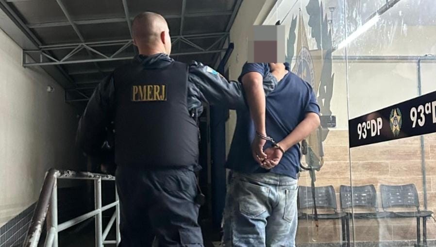 Homem suspeito por porte ilegal de arma, lesão corporal e ameaça é preso em Volta Redonda 