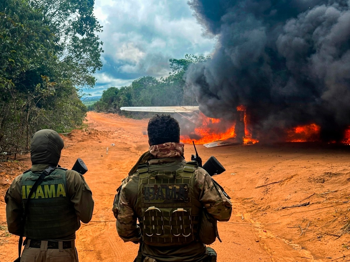 Ibama inutiliza avião usado no garimpo ilegal em Almeirim