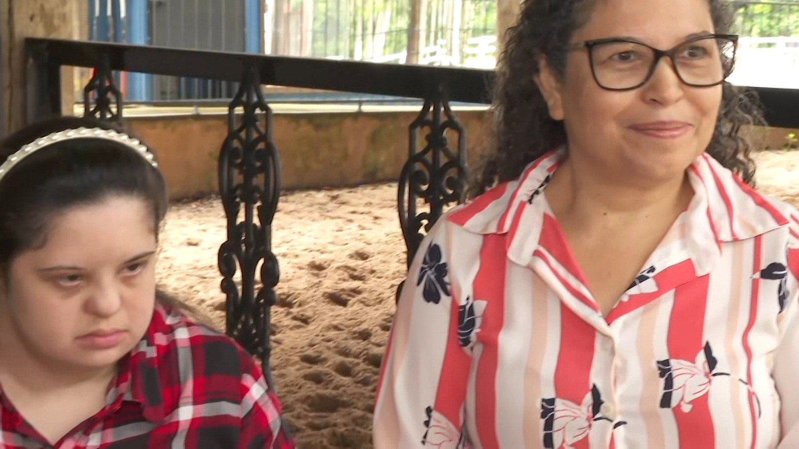 Pacientes com deficiência ficam sem equoterapia após decreto mudar doação para ONGs