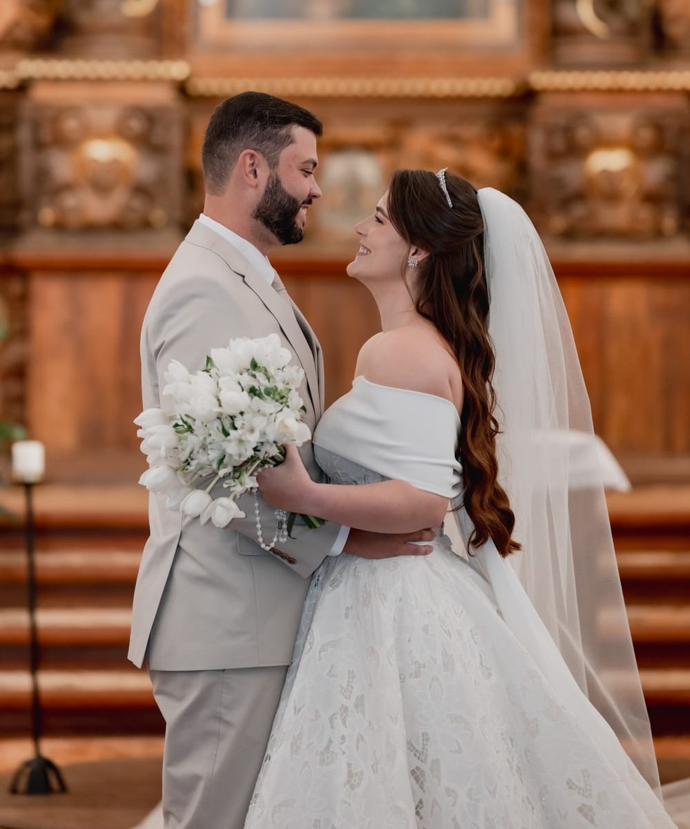 Casamento de Nicolli Lamburghini Negrelli Giles e Caique Eliziário Giles na Serra, Espírito Santo, viralizou nas redes sociais após fala de padre — Foto: D'soul fotografia