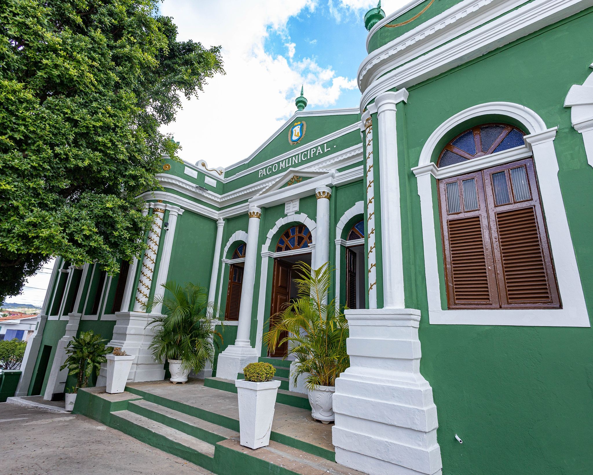 Prefeitura de Bezerros abre seleção com 202 vagas para profissionais da educação